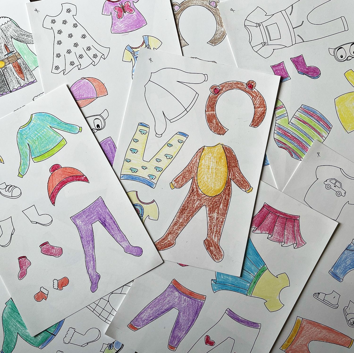 Oblékací panáčci k vybarvení, PDF